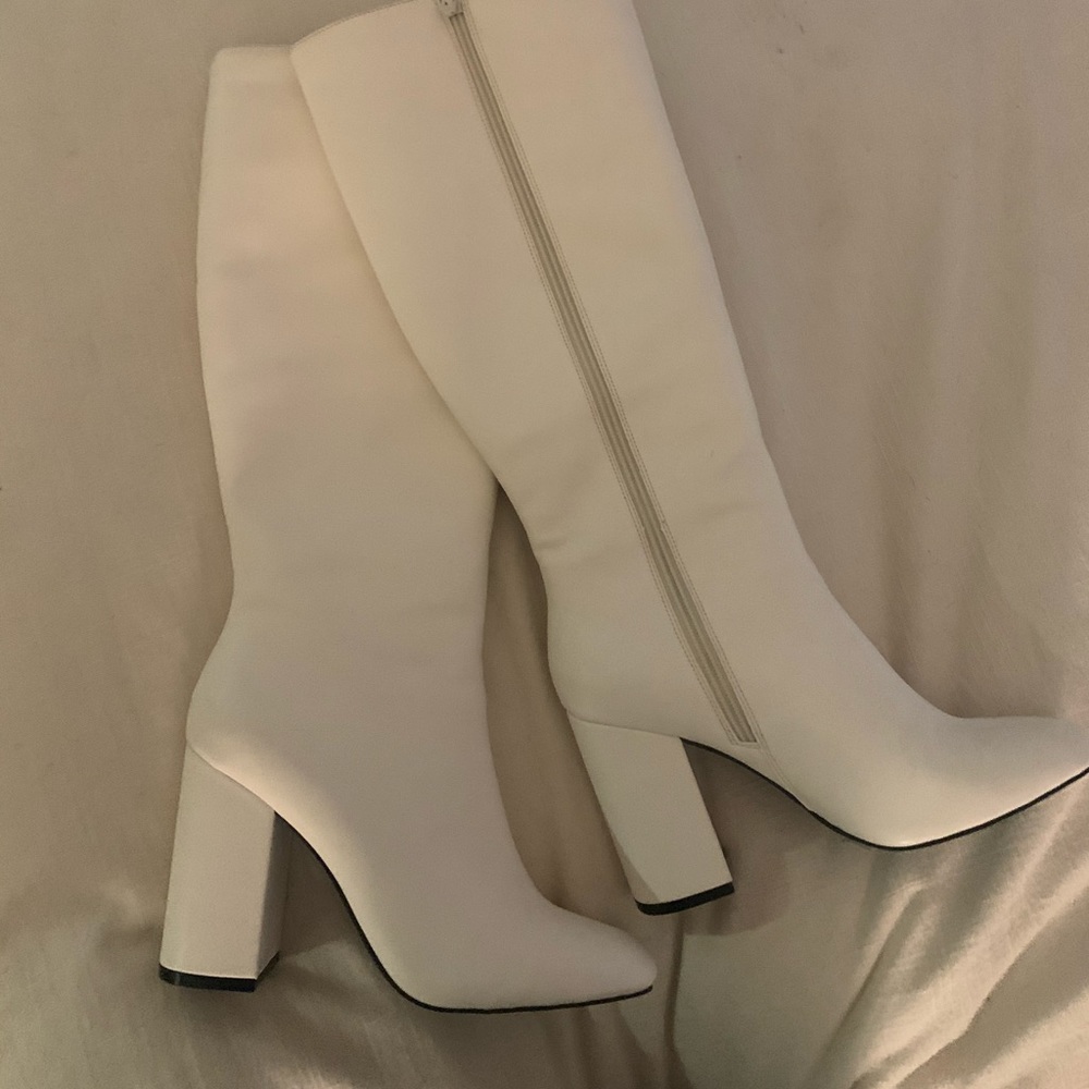 CUTEST WHITE GO GO STYLE BOOTS